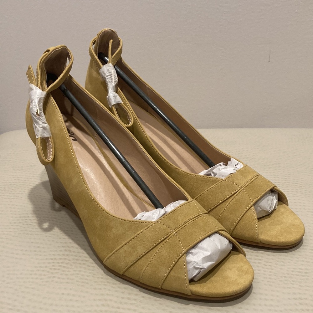 Journee Collection Palmer Wedges